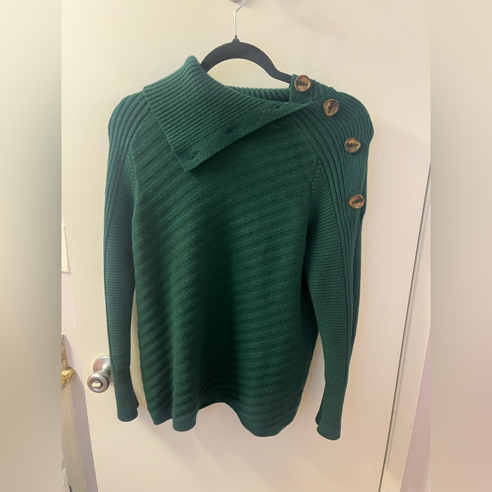 Metric Knits Size M Green Button-Detail Sweater (PTP 21-29) Like New!